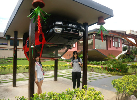 Mari Mari Cultural Village + Upside Down House + 3D Museum Mari Mari Cultural Village + Upside Down House + 3D Museum