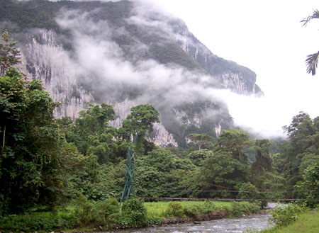 4D3N Mulu Caves + Headhunter Trails 4D3N Mulu Caves + Headhunter Trails